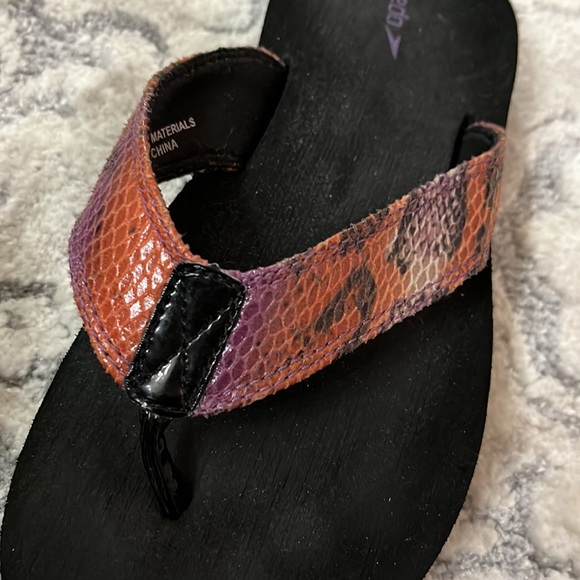 Speedo purple and orange snakeskin print flip flop padded sandal - Picture 7 of 17